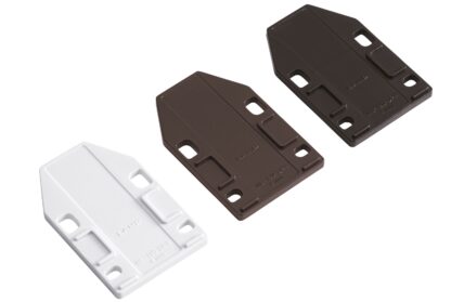 4 pezzi piastra distanziatrice, in poliacetale, superficie: marrone, 70 mm (2-3/4"), ML-120-DP4-BR. Piastra di compensazione per chiusure magnetiche a scatto ML-120BR, ML-120W e ML-120BL di Sugatsune, di Sugatsune / LAMP® (Giappone) - immagine 4