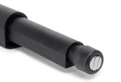 2 pezzi elegante chiusura a scatto, superficie: nero, 62 mm (2-7/16"), versione: magnetica, 2033917. Stabile chiusura push-to-open per ante di mobili, ante di armadi, sportelli e molto altro, di EMUCA - immagine 5